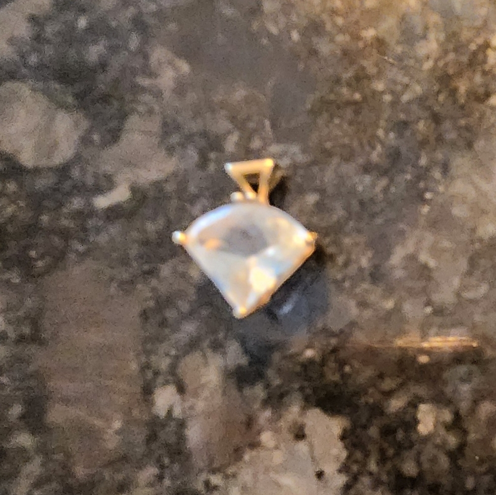 14 karat gold,white topaz pendant